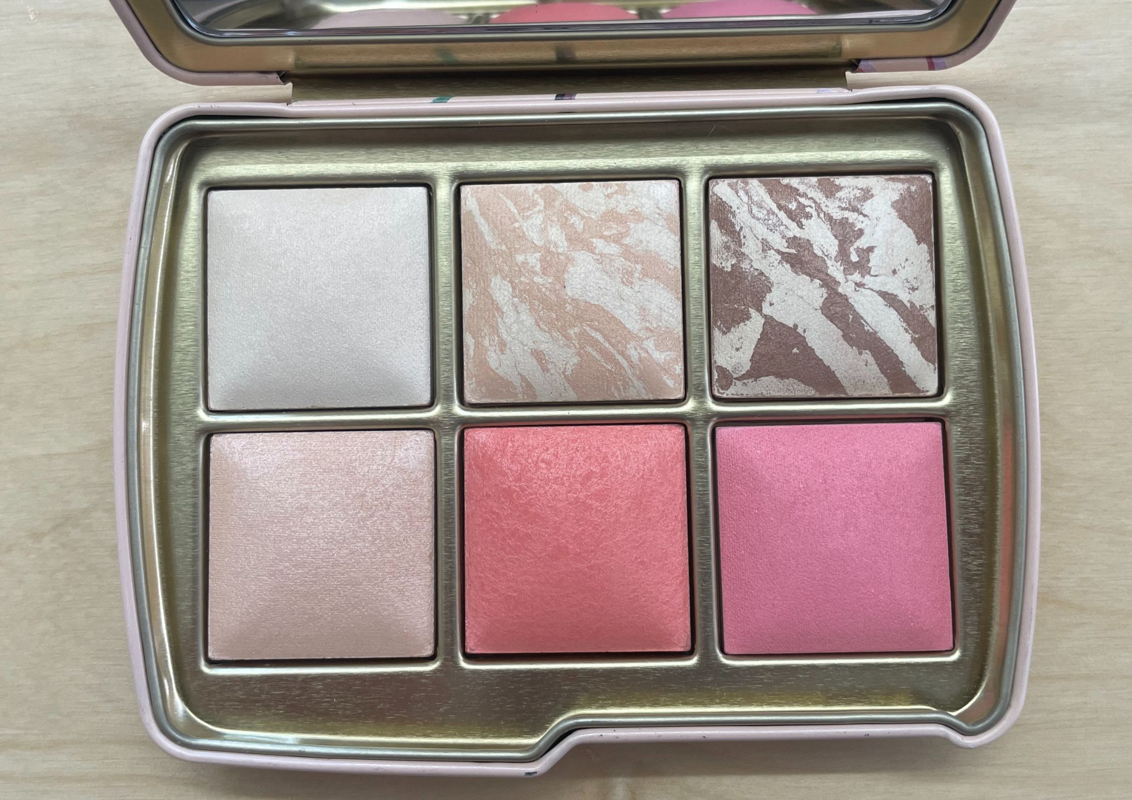 Hourglass Deer Ambient Lighting Unlocked Palette Hourglass Deer Ambient Lighting Unlocked Palette