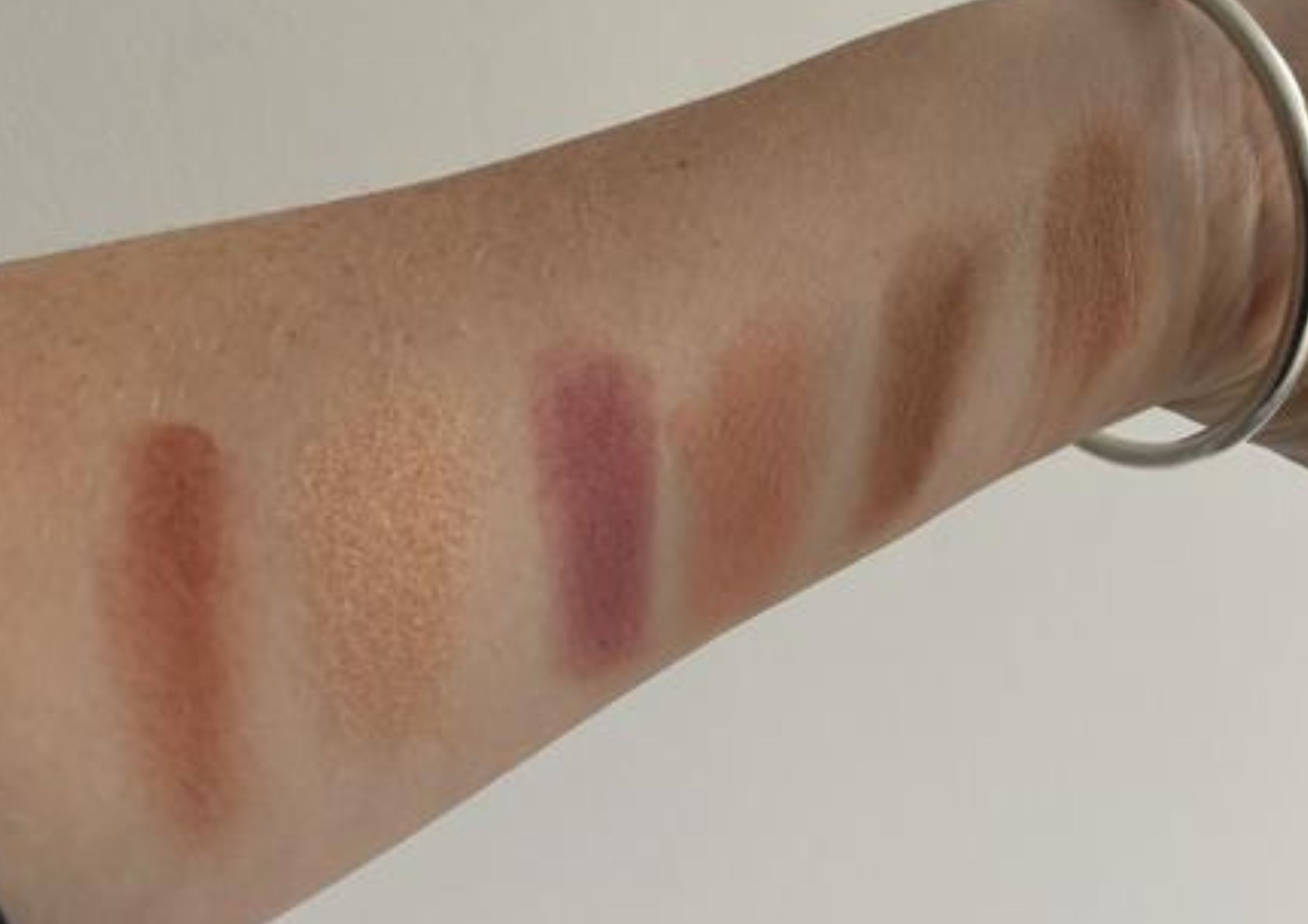 Hourglass Fox Ambient Lighting Unlocked Palette swatches Hourglass Fox Ambient Lighting Unlocked Palette swatches