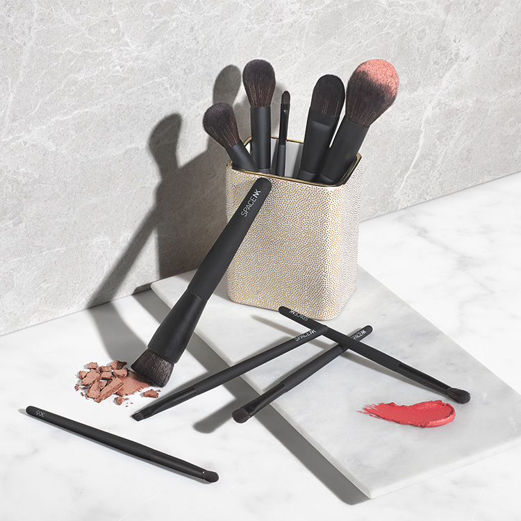 Space NK Brush 102 - Foundation and Blusher | Space NK